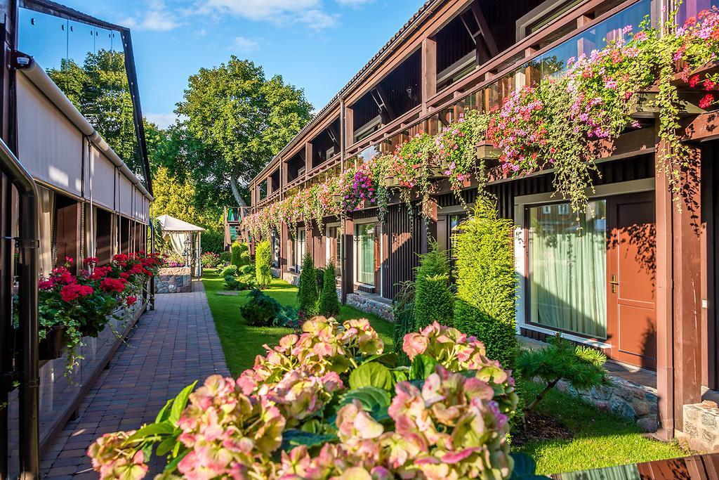 Hotel Pusu Paunksneje Паланга Экстерьер фото